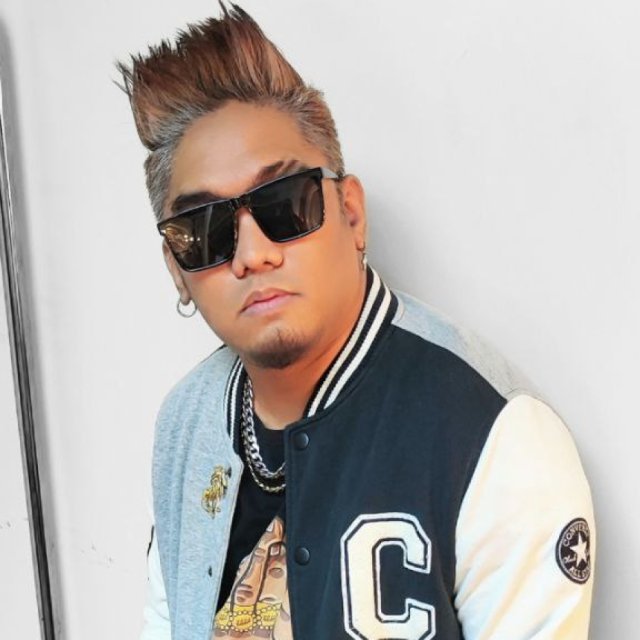 Explore Kwyzer's Singer