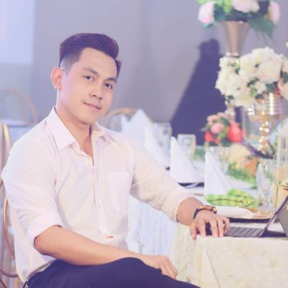 Host Stephen Tierra