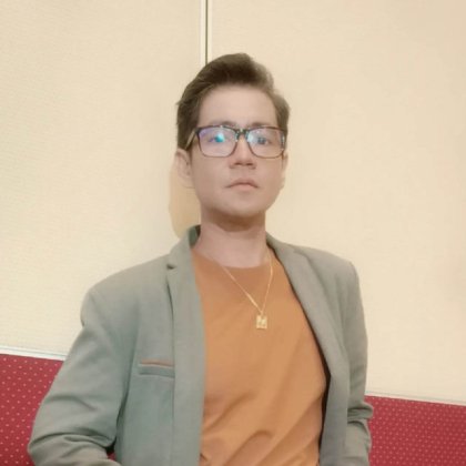 Host Kuya James