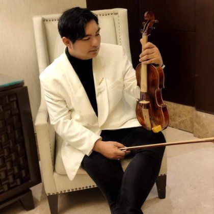 Zui - Stage Violinist (With Band Or Solo)