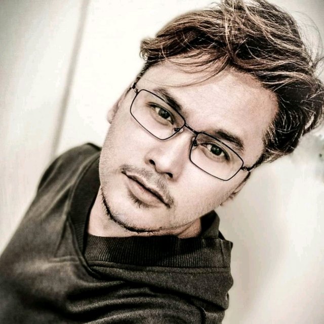 Explore Kwyzer's Makeup Artist