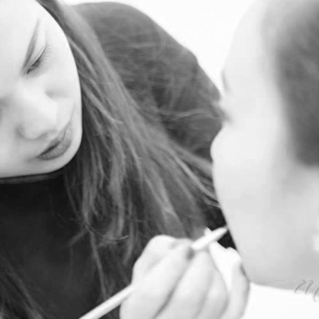 Explore Kwyzer's Makeup Artist