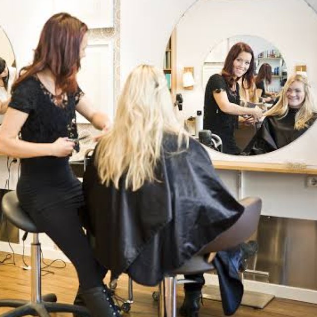 Explore Kwyzer's Makeup Artist