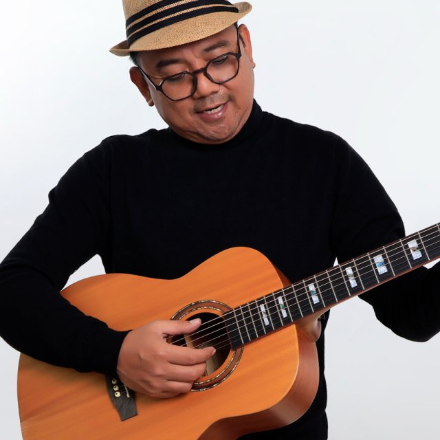 Explore Kwyzer's Singer