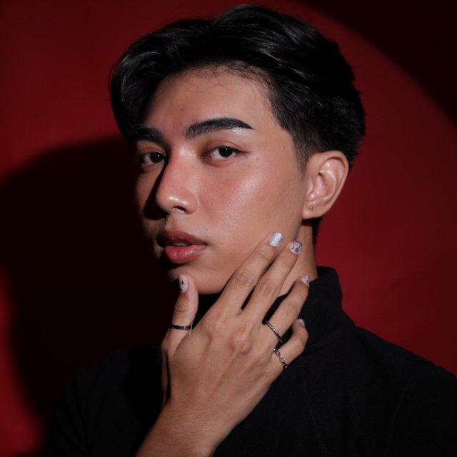 Explore Kwyzer's Makeup Artist