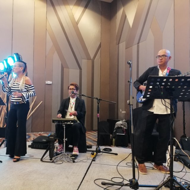 Explore Kwyzer's Band