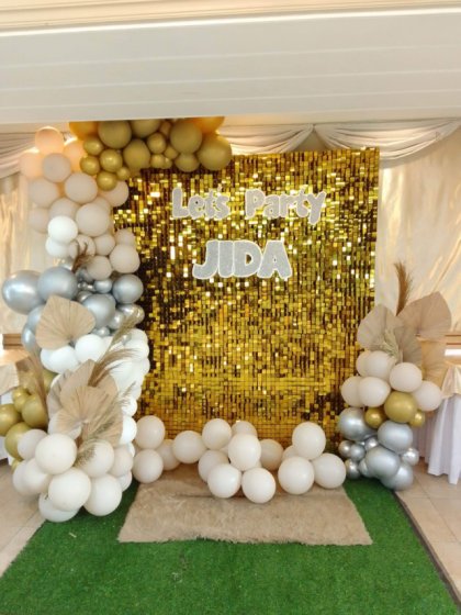 Shimmering balloon styling photobooth lights & sounds Shimmering balloon styling photobooth lights & sounds