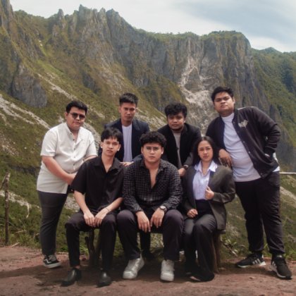 ESTs (Everybody's Stranger Till September)