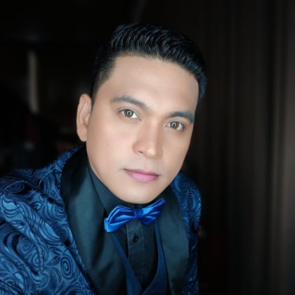 The Singing Dancing Host Of The South