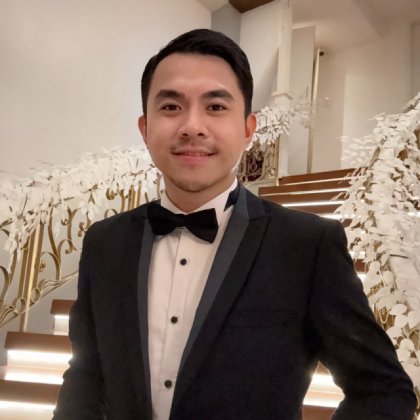 Dwin Araza - The Vibrant Host